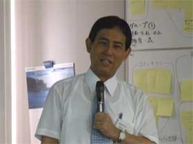 写真説明：田中博之早稲田大学教授の講義